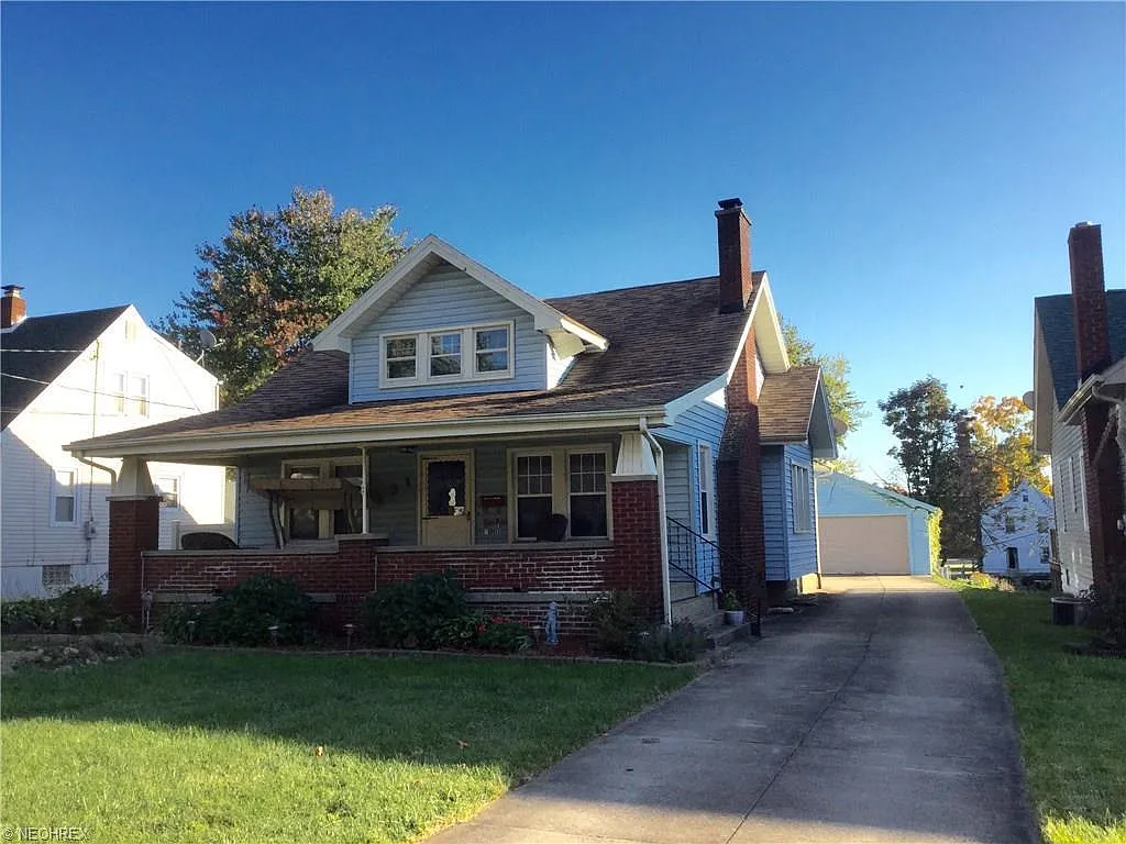 131 Maywood Dr photo 1