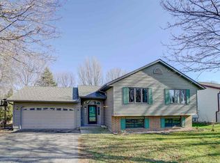1007 Villa Cir, Sun Prairie, WI 53590