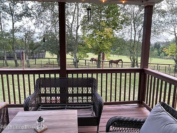 3rd image of 805 Abingdon Ln