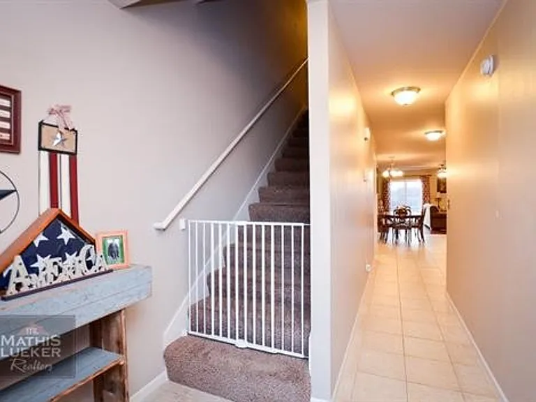1718 Sutter Woods Rd — Photo 2