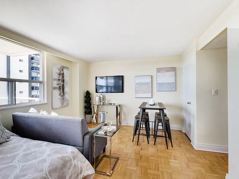 101 Cosburn Ave #104 — Photo 27