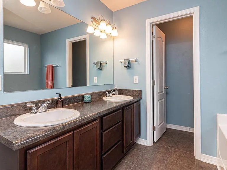 2350 Duncan Ridge Dr — Photo 16