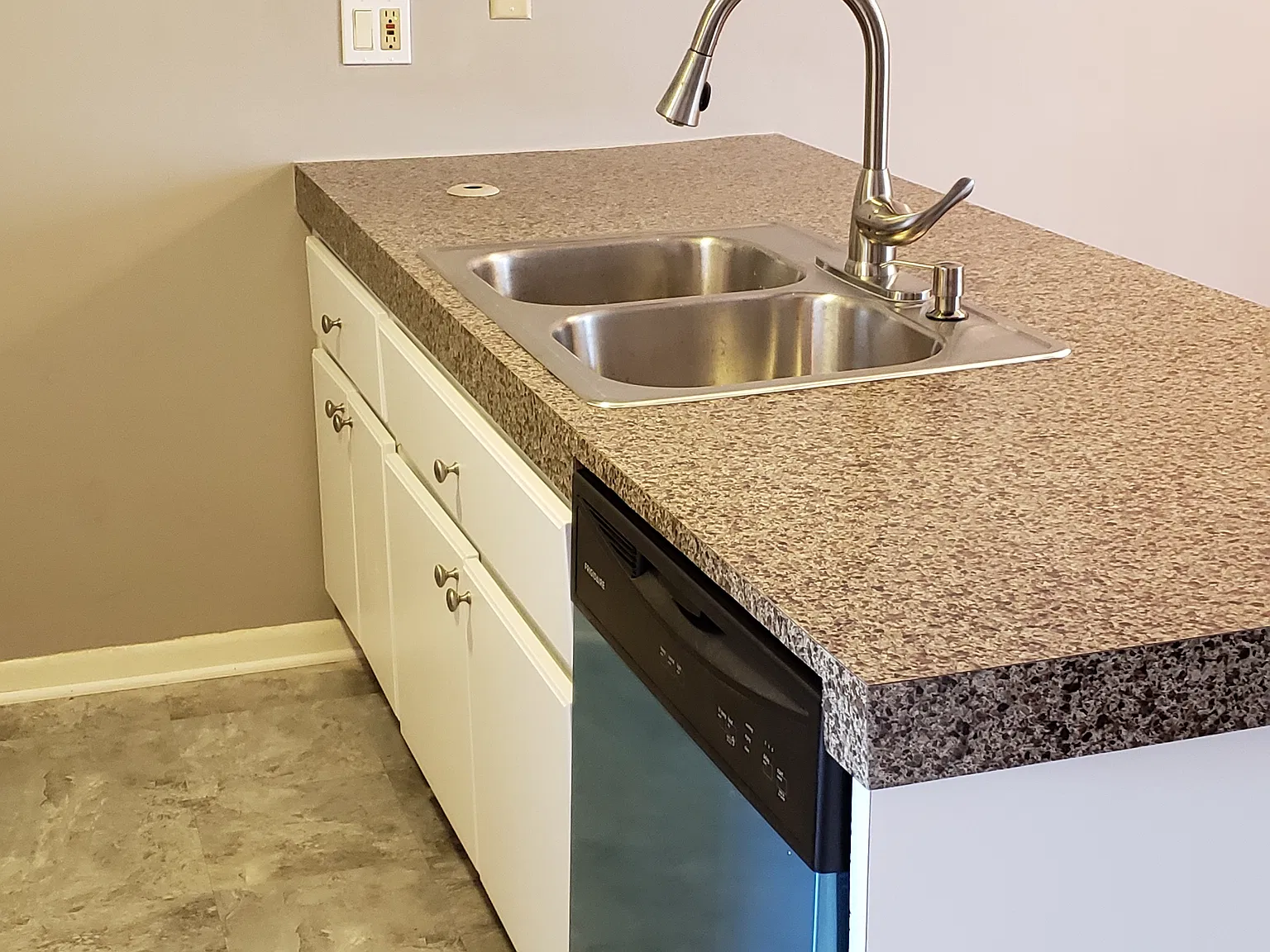 1 bed, 689 sqft, $1,100 — Photo 4