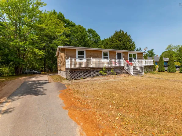 1 Pinecrest Dr, Middleton, NS B0P 1W0