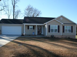 109 Pebble Grove Dr, Richlands, NC 28574