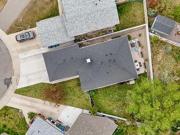 2nd image of 15 SW Mount Rundle Pl W