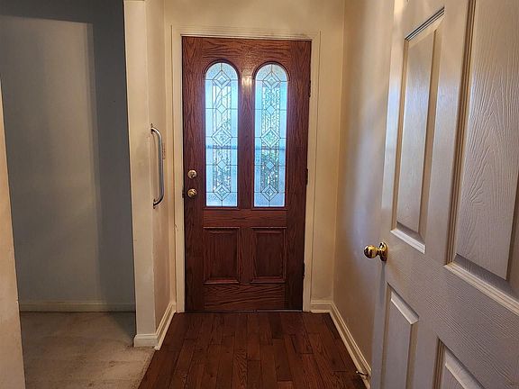 5th image of 714 Robin St