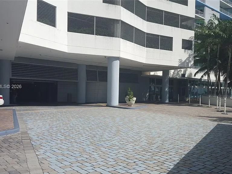 335 Biscayne Blvd #2106 — Photo 32