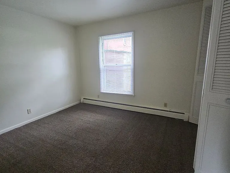 Mulford Park Apartments — Photo 21