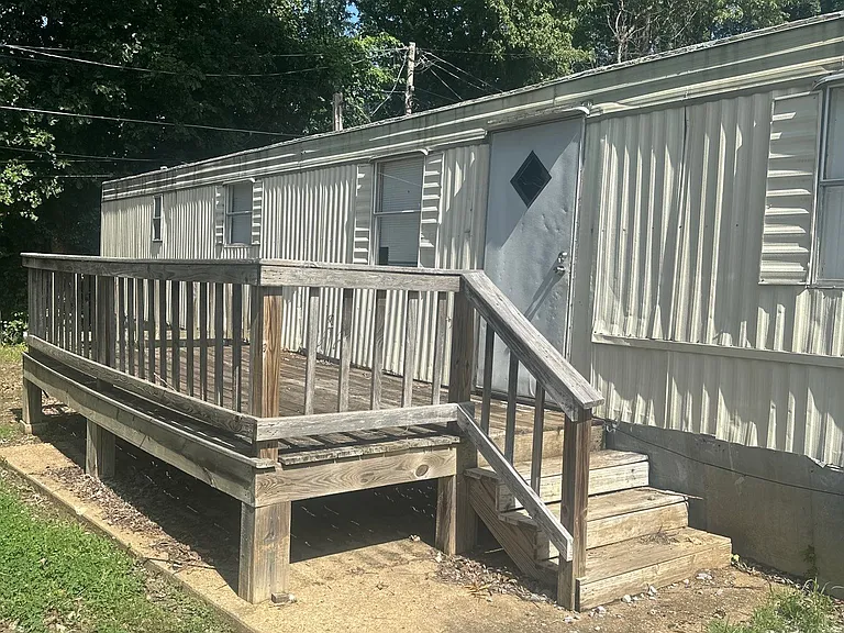 93 Oakwood Cir #8 — Photo 1