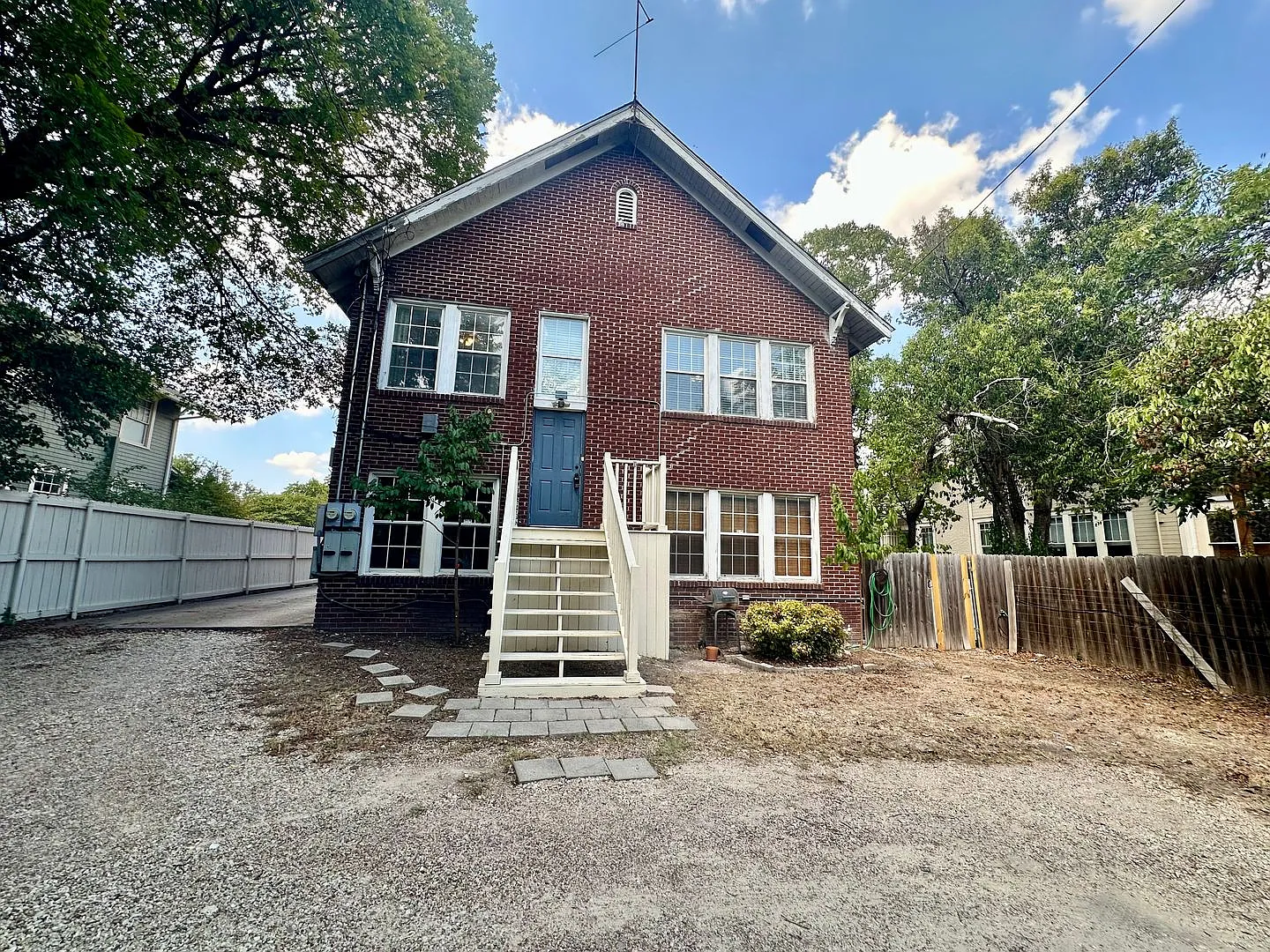 Available Now! Historic 2-Bedroom Upstairs Apartment — Photo 2