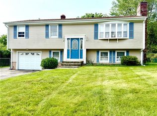 9 Jenny Ln, Bristol, RI 02809