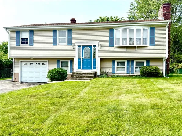 9 Jenny Ln, Bristol, RI 02809