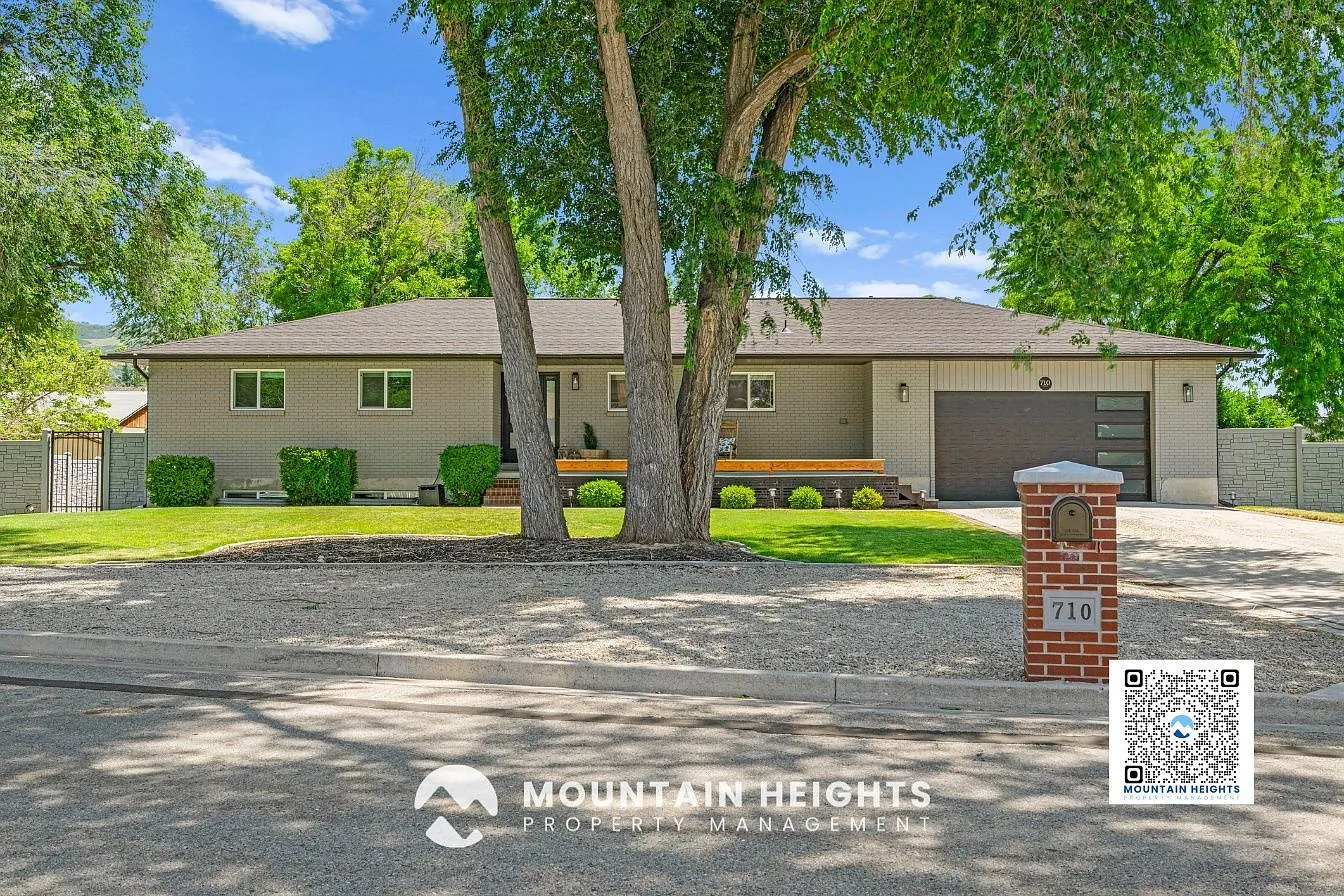 6 bed, 3.0 bath, 3500 sqft, $4,400 — Photo 1