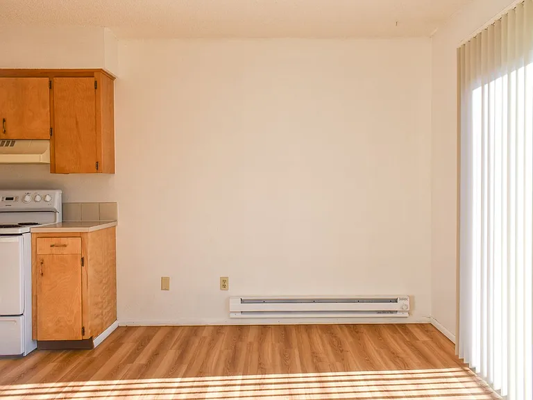 Kathy-Ann Apartments — Photo 36