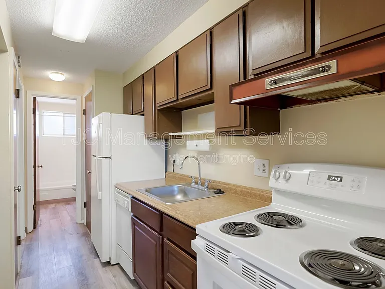27 S Sherman St #204 — Photo 7