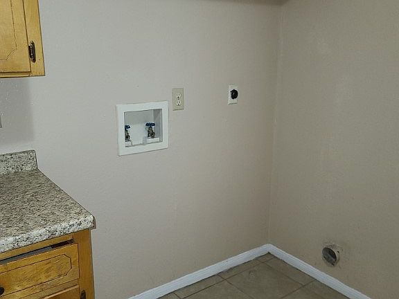 921 Dryden 4 kitchen (3)_06152023