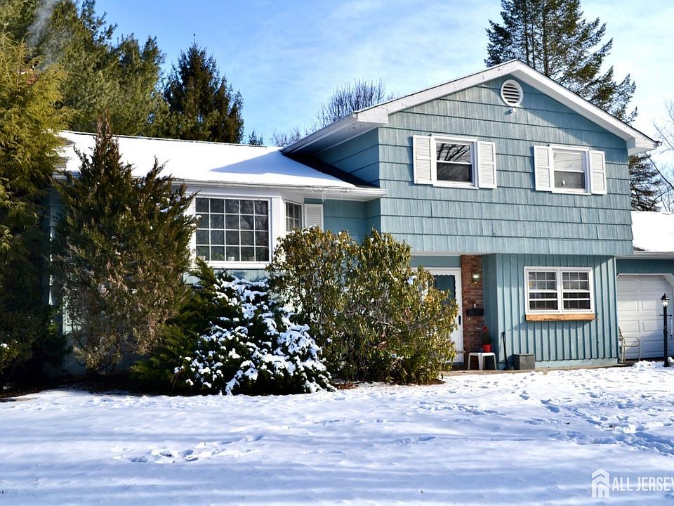 1st image of 31 Tall Oaks Dr