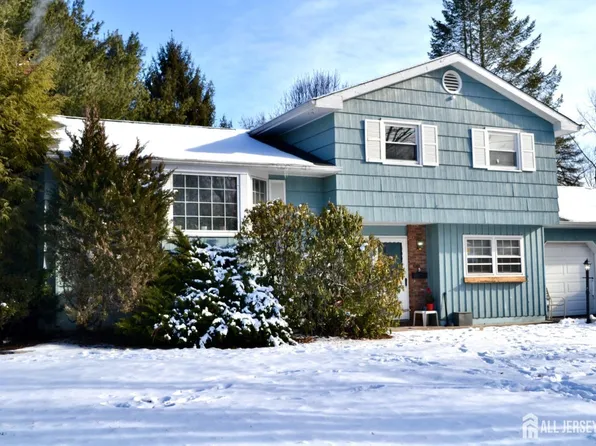 31 Tall Oaks Dr, East Brunswick, NJ 08816