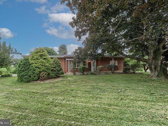 3rd image of 490 Beechwood Ave