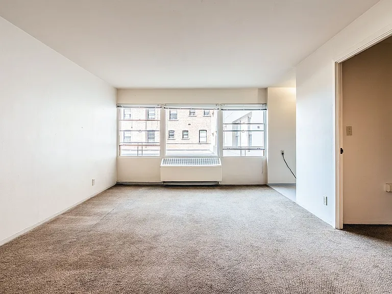 The Queensborough Apartments — Photo 20