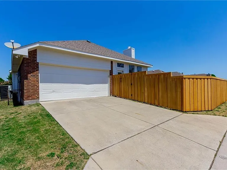 1700 Summerfield Dr — Photo 24