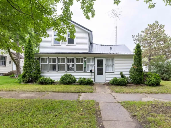 208 E Marion St, Portage, WI 53901