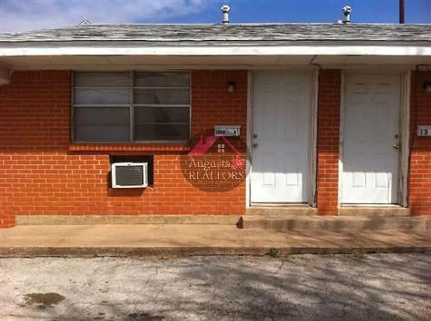 Affordable 1 Bedroom! — Photo 1
