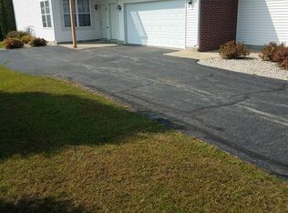 10138 Monarch Rd, Roscoe, IL 61073