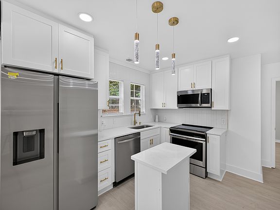 4th image of 1458 Olive St SW