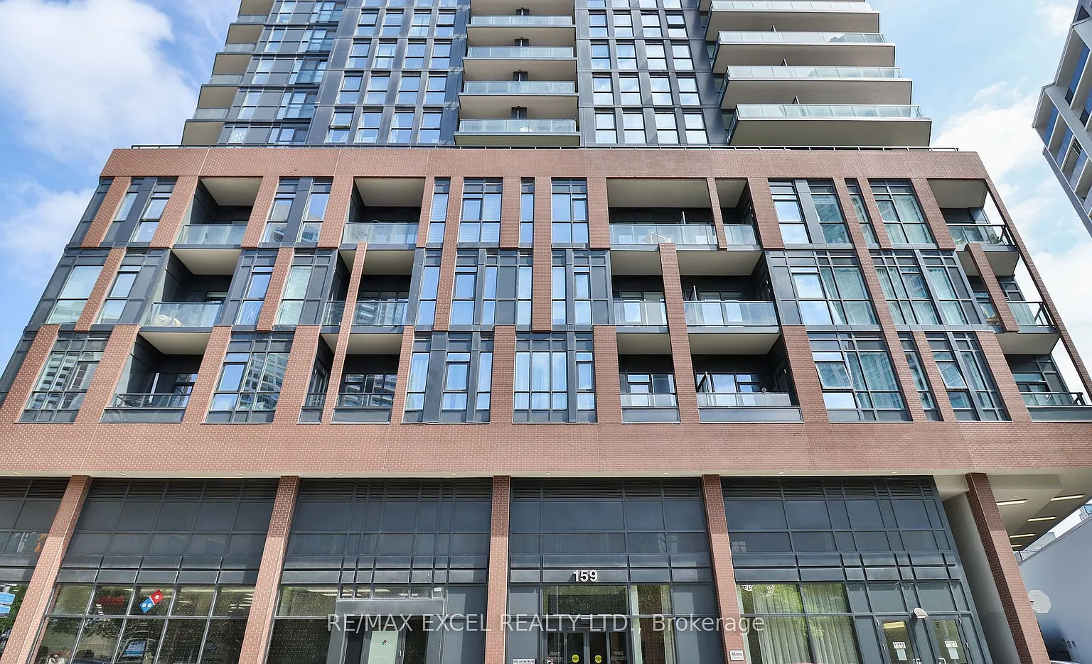 159 Wellesley St E #406 photo 1