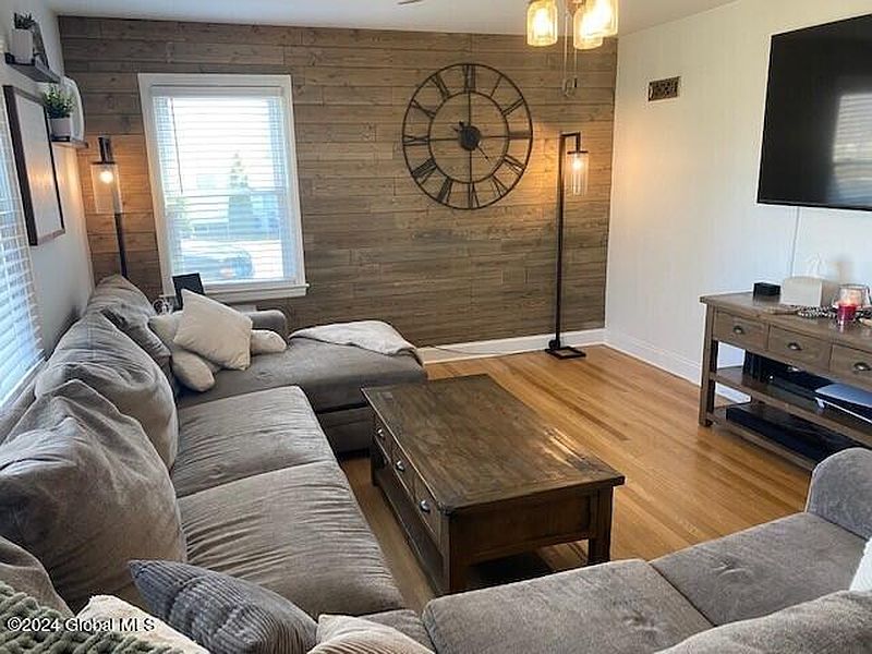 2nd image of 172 Sunnyside Road