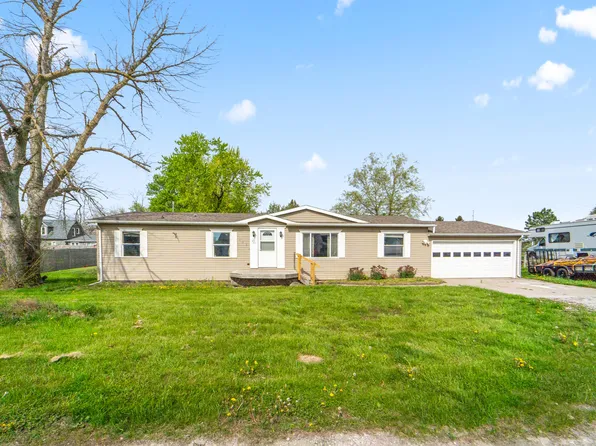 160 N 3rd St, Mc Callsburg, IA 50154