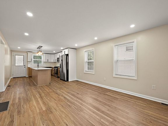 3rd image of 53 Seward Ln