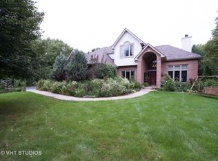 542 Pheasant Ridge Ln, Fontana, WI 53125