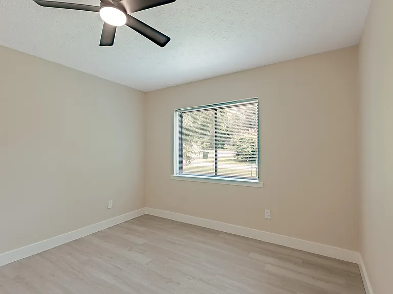 1107 W Dogwood St — Photo 12