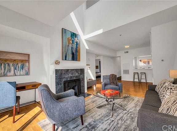 2nd image of 2905 Montrose Ave