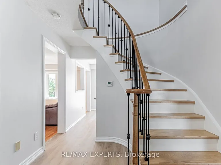 135 Livingstone St W #UPPER — Photo 3