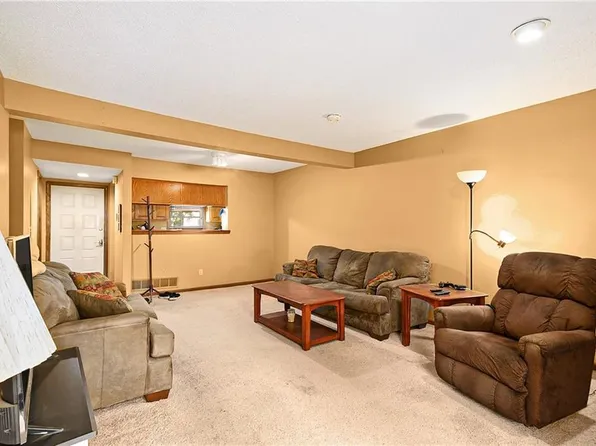 6644 Charles St, Shawnee, KS 66216