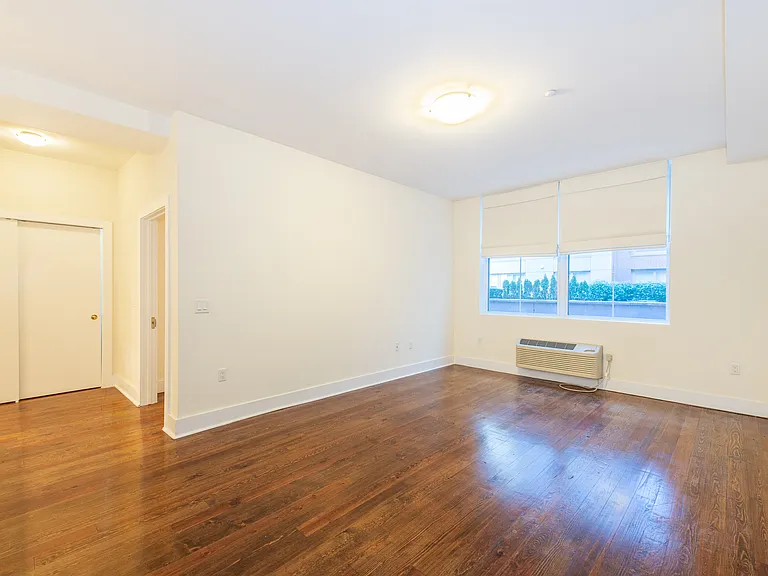 95 Montgomery St #404 — Photo 5