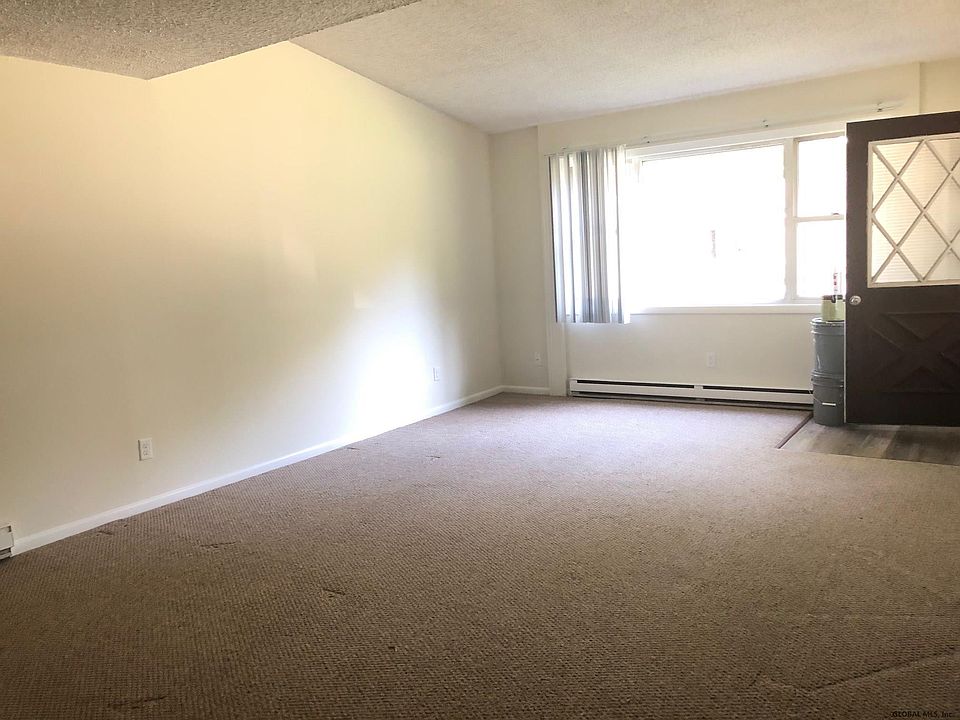 2nd image of 21 Carr Rd #8B