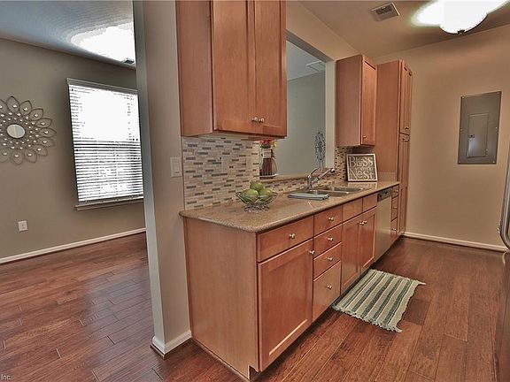3rd image of 1029 Grace Hill Dr