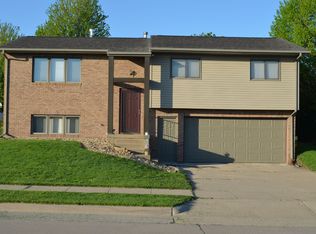 2179 N Star Dr, Dubuque, IA 52002