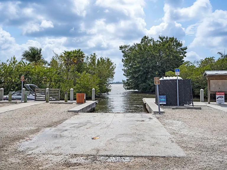 305 Linden Dr — Photo 19