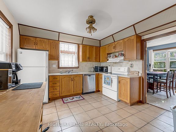 5th image of 333 Limeridge Rd E