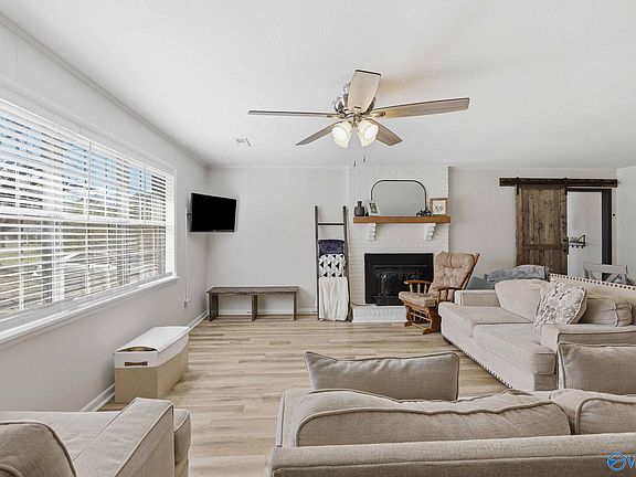 2nd image of 1002 Rose Rd