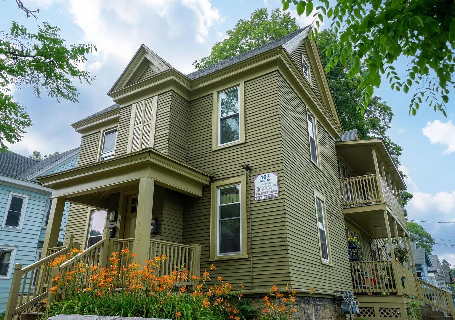 107 Dell Apt 2 - Available 7/1/27 - Charming 2 Bedroom With Spiral Staircase — Photo 4