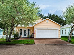 12 Primrose Dr, Rockport, TX 78382