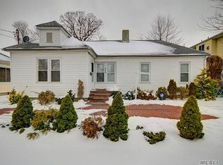 542 Oakdale Rd, East Meadow, NY 11554