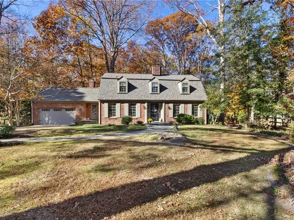 124 Lake Dr, Williamsburg, VA 23185